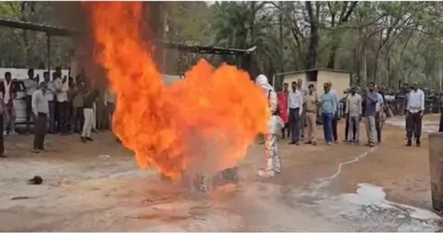 भिलाई तीन CSEB के यार्ड में लगी डेमो आग,अग्निशमन कर्मियों ने दिखाया अनुभव, मानक समय में बुझा दी आग