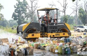 KORBA POLICE : 38 लाख रुपए की 21 हजार लीटर अवैध शराब को किया नष्ट