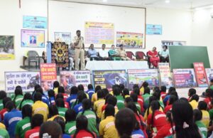 जागरूकता कार्यक्रम : यातायात पुलिस ने लायंस स्कूल में पढाया ट्रैफ़िक नियमों का पाठ