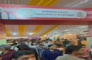 छत्तीसगढ़: राज्योत्सव में पुलिस पंडाल के बोर्ड पर जनता ने लिखे “शराब बिक्री बंद करो, हाफ बिजली बिल शुरु करो” का मैसेज…