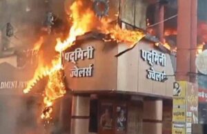 BREAKING : कोरबा के ज्वेलर्स दुकान में लगी भीषण आग, कई दुकान चपेट में…
