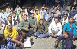 छत्तीसगढ़ : धान बेचने टोकन नहीं मिलने से किसानों का फूटा गुस्सा, रात में SDM दफ्तर के सामने दिया धरना