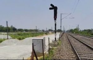 रेल लाइन परियोजना पर कबाड़ चोरों का कहर, दो करोड़ की सामग्री चोरी…