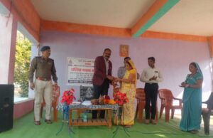 बाराद्वार थाना क्षेत्र के ग्राम तलवा में आयोजित हुआ चलित थाना, पुलिस अधीक्षक ने साइबर फ्रॉड, यातायात नियम व नशा मुक्ति पर किया जागरूक