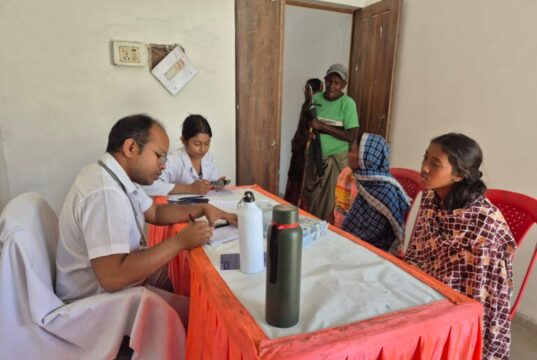 KORBA: स्वास्थ्य जागरूकता शिविर में ग्रामाणों को चिकित्सा, विशेषज्ञों ने दिए बीमारियों से बचाव के परामर्श