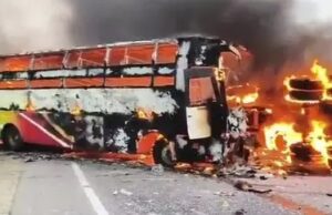 ट्रक से टकराने के बाद बस में आग लगने से 14 लोगों की मौत, सीएम ने दिए जांच के आदेश…