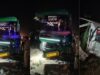 ट्रक से टकराकर बस पलटी, 10 लोगों की दर्दनाक मौत; कई की हालत गंभीर
