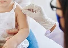 पुलिसकर्मी के मासूम बेटे की मौत, टीका लगने के बाद रुक गई सांस…