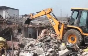 KORBA : ‘बरबट्टी’ के द्वारा कराए गए बड़े और अवैध निर्माण को जेसीबी से ढहाया गया, बड़ी संख्या में पुलिस बल रहा तैनात