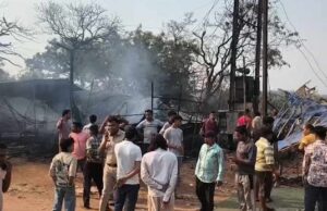 गिरौदपुरी धाम में आग का कहर, बंदरों की उछल-कूद से शॉर्ट सर्किट हुए ट्रांसफार्मर से निकली चिंगारी से खाक हुई दुकानें…
