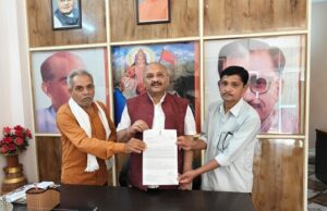 सांसद पांडेय ने मरीज के ईलाज के लिए दिलाई तीन लाख की वित्तीय सहायता…