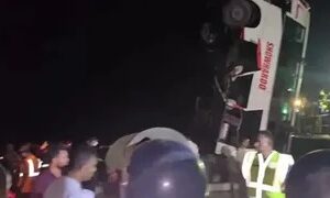 बांग्लादेश में बड़ा हादसा: 40 यात्रियों से भरी बस पद्मा नदी में गिरी, 16 लोगों की मौत; कई लापता