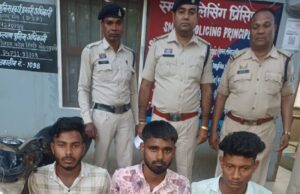 सूने मकान में चोरी का खुलासा, तीन आरोपी गिरफ्तार; लाखों का सामान बरामद