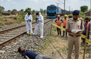 रेलवे ट्रैक किनारे मिला युवक का शव, मौत के कारणों की जांच कर रही पुलिस…