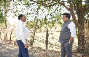 तपती धूप में भी जिम्मेदारी सर्वोपरि: कलेक्टर ने बीच राह रुककर परखी सड़कों की गुणवत्ता