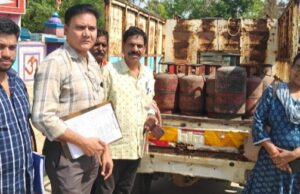खाद्य विभाग ने फरसवानी और बीरतराई में अनधिकृत रखे 20 गैस सिलेंडर किया जप्त…