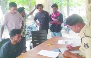 सड़क हादसा : ट्रेलर की टक्कर से बाइक सवार युवक की मौत, दो घायल…