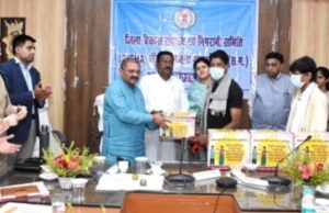 सांसद संतोष पाण्डेय बने निक्षय मित्र