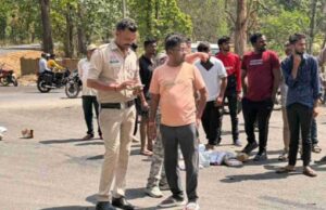 तेज रफ्तार ट्रक ने ली डिलीवरी बॉय की जान, हेलमेट पहने रहने के बाद भी उड़े सिर के परखच्चे…