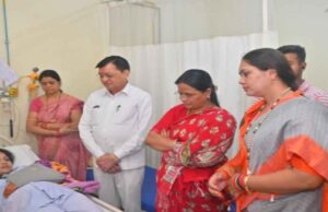 उद्योग मंत्री लखन लाल देवांगन ने सोनी परिवार के दिवंगत हुए सदस्यों को श्रद्धांजलि अर्पित करते हुए शोकाकुल परिजनों से की मुलाकात