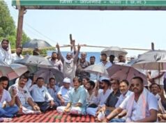 शासन-प्रशासन पर पक्षपात का आरोप, आश्वासन पर माने विधायक