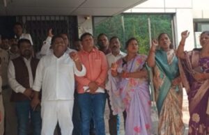 KORBA NEWS : सीईओ के इंतजार में तीन घंटे तक बैठे रहे जनप्रतिनिधि, नाराज जिला पंचायत अध्यक्ष ने खोला मोर्चा