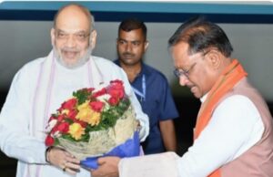 केंद्रीय गृह मंत्री अमित शाह पहुंचे रायपुर: मुख्यमंत्री विष्णुदेव साय ने किया आत्मीय स्वागत