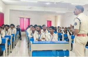 कोरबा : सीपेट में यातायात जागरूकता कार्यक्रम आयोजित, 250 विद्यार्थियों को सड़क सुरक्षा के नियमों की दी गई जानकारी…