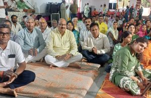 श्रीमद्भागवत कथा में पूर्व मंत्री जयसिंह अग्रवाल ने लिया आशीर्वाद, नागरिकों को दिया धर्म, संस्कार और सद्भावना का संदेश