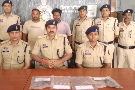 SAKTI POLICE : समझाइश देने पहुंचे रिश्तेदारों पर फायरिंग, देशी रिवाल्वर और कट्टा सहित दो आरोपी गिरफ्तार