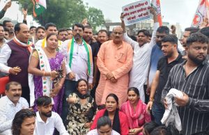 छात्रों पर लाठीचार्ज के विरोध में कोरबा जिला युवा कांग्रेस एवं एनएसयूआई ने प्रधानमंत्री का पुतला दहन किया