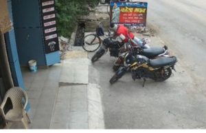 कोरबा में चोरी की हद : दिनदहाड़े स्प्लेंडर लेकर फरार हुआ चोर, CCTV में हुआ कैद…