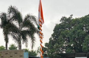 न्यू कोरबा हॉस्पिटल में डॉ. चंदानी ने मरीज के साथ किया ध्वजारोहण