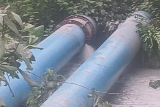 HTPP का राखड़ पाइप फटने से भारी मात्रा में बह रही जहरीली राख