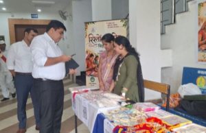 हुनर से आत्मनिर्भरता की ओर: धान-चावल से मुख्यमंत्री श्री साय के लिए बहनों ने बनाई है विशेष राखी, इनकी राखियाँ बटोर रही सुर्खियां, कलेक्टर ने की सराहना…