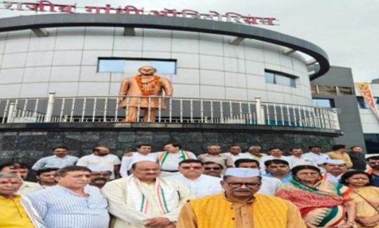KORBA : राजीव गांधी जयंती पर कोरबा में कांग्रेस नेताओं ने दी श्रद्धांजलि, प्रतिमा पर पुष्प अर्पित कर किया नमन…