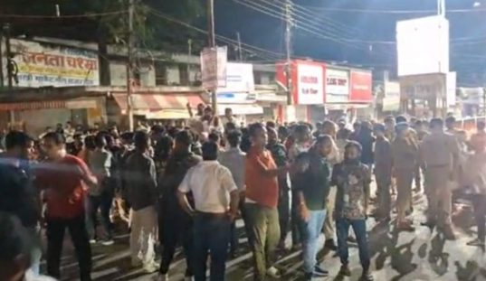 BREAKING: दो पक्षों के विवाद ने लिया हिंसक रूप, मारपीट के बाद जमकर पथराव, कई लोग घायल, इलाके में भारी पुलिस बल तैनात