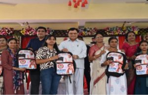 1500 छात्राओं को मिली एजुकेशन किट, जिले के अन्य शासकीय कॉलेजों में भी बनेंगे विशाल डोम