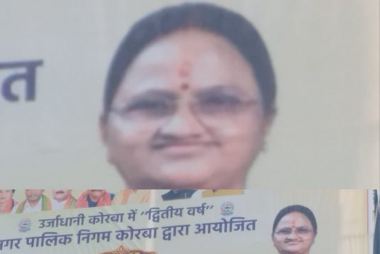 खास ख़बर: कोरबा निगम की बड़ी लापरवाही: रामलीला पोस्टर में महापौर संजू देवी का चेहरा हुआ ‘मिस-मैच’, लोग बोले- ये मेयर हैं या कोई और?